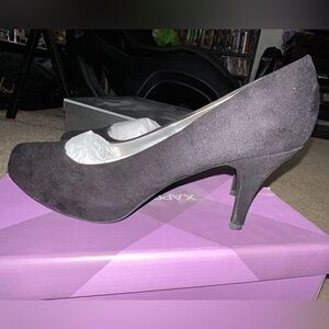 XAppeal Black Microfiber Sadie Pump Heels Sz 10